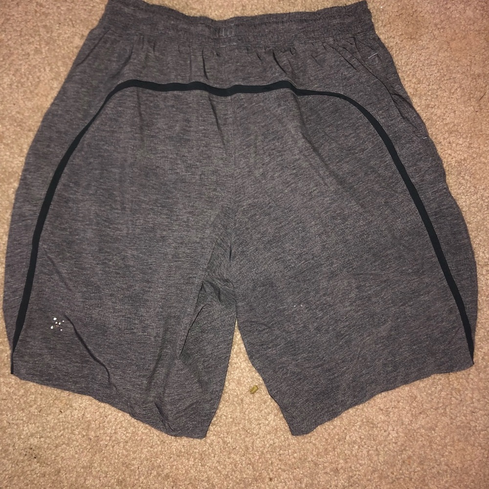 Mens 9in lined size small Lululemon